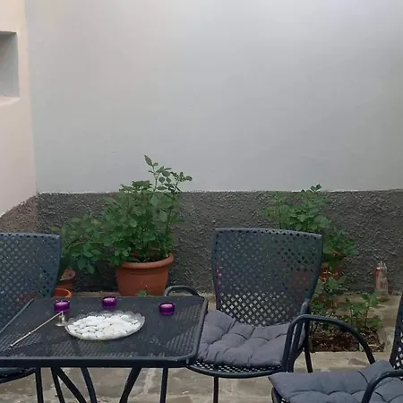 Housee * Κορυτσά