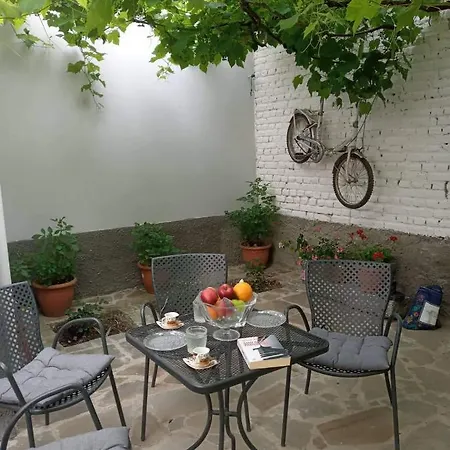 Housee Korce